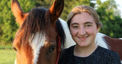 Teacher gives horse-obsessed favorite student $200 for going a whole day without mentioning horses: 'He has a favorite girl in each of his classes.'