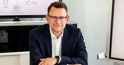 Boss lays off employee 2 weeks before Christmas, asks her to do unpaid work for him 2 months later 'as a friend': 'The only other employee, his wife, left him and the business.'