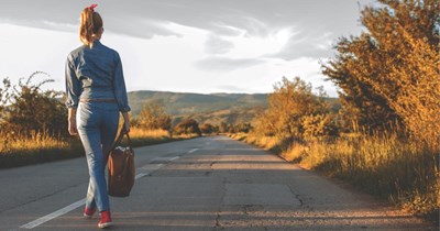 Woman leaves friend on the side of the road after finding out she stole $800 from her account to pay for their girls trip to New Orleans: ‘She linked my card to cash-loading apps’