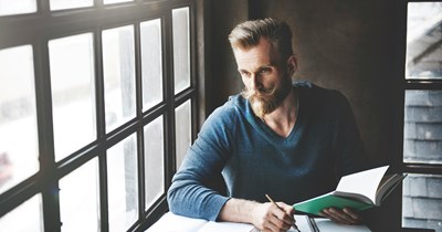 Insecure 21-year-old poet blames 22-year-old friend for her critiques: 'Maybe you're just less qualified to judge writing'