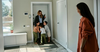 Mom refuses to pay babysitter the agreed-upon amount after she returns home earlier than expected, babysitter demands full payment: ‘What's the big deal?’