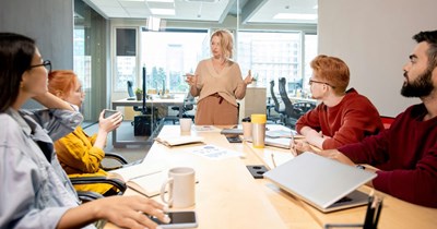 Manager accuses employee of skipping a meeting because she didn't remember that he was there: 'Apparently not contributing made me invisible in that meeting.'