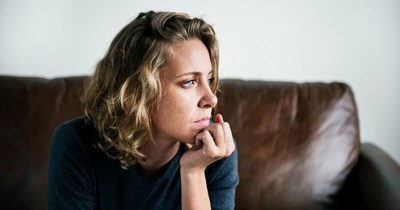 33-year-old woman considers giving some of her $3M inheritance to her financially irresponsible mother, despite her late father's request: 'In my dad's will, he has written in bold font that I am not allowed to give any money to my mom.'