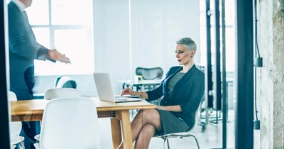 Manager refuses to let employees eat at workstation, employee books the conference room and eats their lunch there every day: ‘I'm sitting alone at a twenty-person table’
