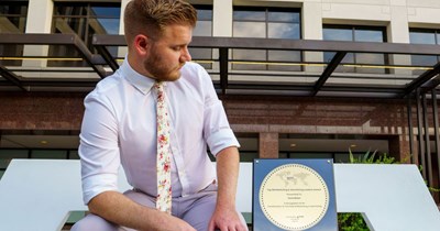 Top employee refuses to accept 'Star Performer' Award after making the company $7 million and getting a 3% raise: 'He wouldn't even get up from his seat to accept the plaque.'