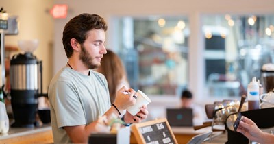 18-year-old barista gets fired after accidentally texting the entire work chat about his manager