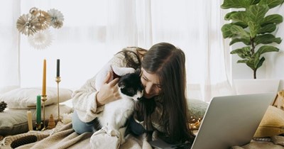 29-year-old woman refuses to trim roommate’s cats’ nails for free after working as a pet groomer, internet backs her up: 'Groomers charge more!’