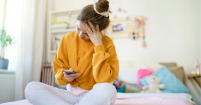 Fast food worker finds out about their first shift 30 minutes after it starts, manager berates them for not knowing: 'Well, I'm simply not in town today'