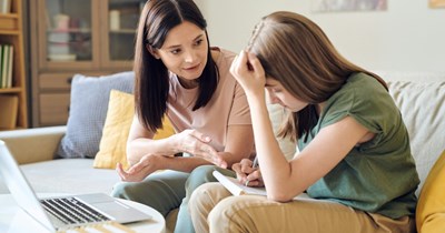 17-year-old tells mom she doesn't want her AI-written letter for her high school graduation ceremony, mom calls her a bad daughter