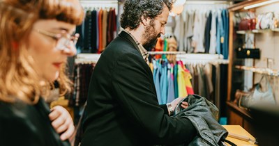 Worker surprised by manager's reaction when they give their 2 weeks' notice, manager demands that they stay longer and give 1 month total: '[My] manager is upset that I didn't give "advanced notice"'