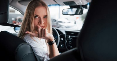 Teen refuses to give sister rides to school even though they live together and go to the same place, internet roasts her for the sibling drama: ‘My commute is my only alone time’