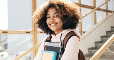 16-year-old celebrates her passing grade with a boy in her class, enrages her 17-year-old boyfriend who gets straight As: 'He's never happy for me.'