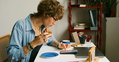 ‘Should I tell my boss how upset I am with them?’: Employee wants to skip work lunch her boss invited her to, because she doesn’t like 2 of the coworkers who are also attending
