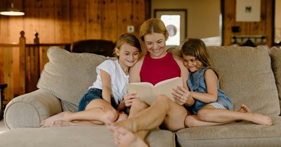 32-year-old man mocks 23-year-old sister's babysitting gig, she starts charging him her full rate for watching his kids