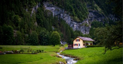 Quiet young parents get dragged to a property line dispute by their rural countryside neighbor, who covers the boundary in signs and ropes, and involves county repeatedly