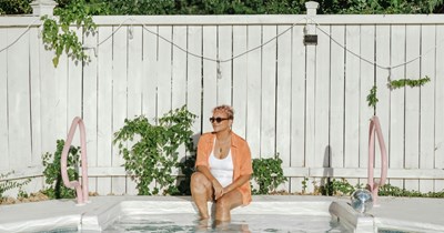 Neighbor sends her sister and teens to swim in a woman's locked, fenced backyard pool, then blames the homeowner for reporting them: ‘There’s a very clear sign that says “Private Property – No Trespassing”’