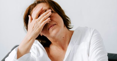 19-year-old daughter refuses to help her struggling mother with rent and bills despite working full-time and spending her paycheck on steak, shopping, and subscriptions