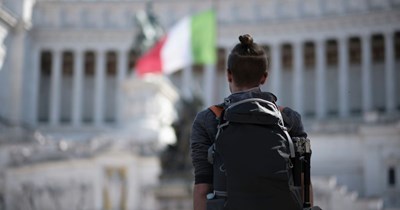 35-year-old aunt offers to take 17-year-old nephew on a trip to Italy if his mom watches her 4-year-old daughter while they're away: 'Awesome opportunity for everyone involved!'