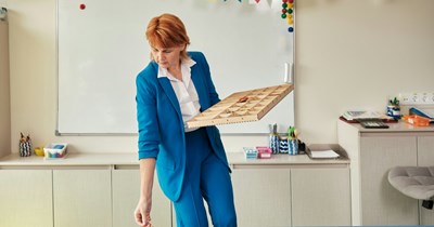 Teacher refuses to give failing student a passing grade after he keeps coming to class with his uncharged iPad and no ability to take notes