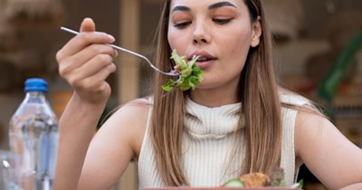 Restaurant charges customer twice after they ask to remake a dish because it had eggs in it, customer refuses to pay altogether: ‘The menu did not list eggs’