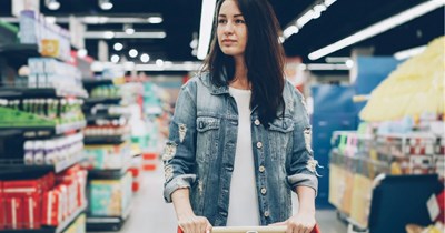 Customer tries to buy snacks at convenience store, realizes store has no prices: 'I'm not buying something if I don't know how much it costs