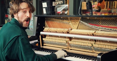 Piano BF ignores GF, refuses to stop playing music at small cafe: 'I told him it was a self-centered thing to do'