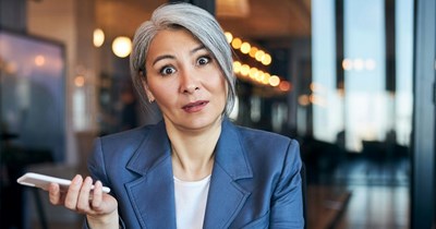 Boss enforces "clean desk policy," throws away everything on employees' desks after 6:00 PM: '[My] colleague had a framed photo of her kids taken three times in the same week'