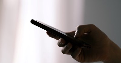 Manager ignores grocery store worker's availability with Friday night text message, says their personal life shouldn't interfere with work : 'I make $14 an hour stocking shelves'