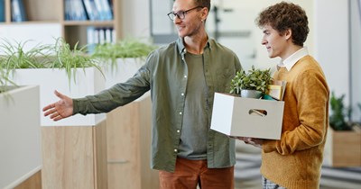 New hire quits 3 weeks into new job after being abandoned, receiving no training, and being made to feel like a burden by their manager and team members: 'Day two: He is just sitting there. No one is talking to him'