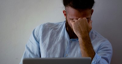 Manager tells engineer they 'eclipsed all expectations of a new hire' during review, only gives them 2.25% salary increase and 75% of bonus