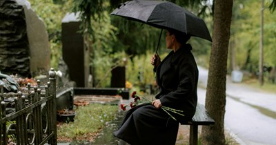 Employee attends funeral of husband's grandma who she knew for 35 years, manager claims she doesn't count for bereavement leave: 'She encouraged me to go to the funeral'