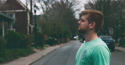 30-year-old homeowner uses his F-250 to set boundaries on his property line after the neighbor parks 7 cars in front of his house: 'Now they show a little more respect'