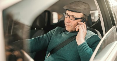 Entitled passenger flips out when driver tells him he has to wait 10 minutes, gets banned from apartment housing complex ride service: 'That's unreal'