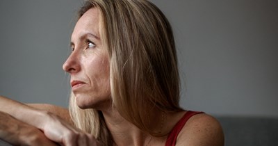 46-year-old invites her emotional support friends from New Zealand to her mother's wedding in South Africa, and throws a silent tantrum when mom says the strangers can't come