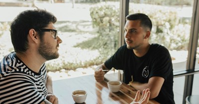 26-year-old draws a line after a friend uses his address for 7 months, clogging the mailbox with packages and debt letters: 'I'm writing return to sender on everything'