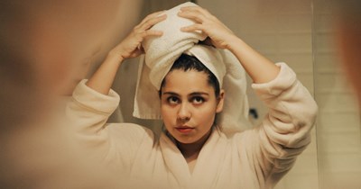 Family want to force neighbors to stop showering at midnight because they wake up at 5am: 'The walls are very thin'