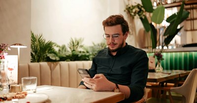 Worker taking a lunch break becomes an unlikely hero after accidentally scaring off shoplifter who abandons stolen microwave in parking lot: ‘He dropped the cart and ran’