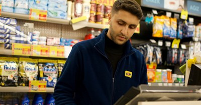 Retail employee takes home customer's wallet, gets angry when coworker tells management: 'He planned to return it personally'