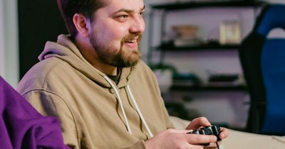 Man refuses to give his sentimental PS4 to his cousin, who found it in his room, and gets called a freeloader by his aunt