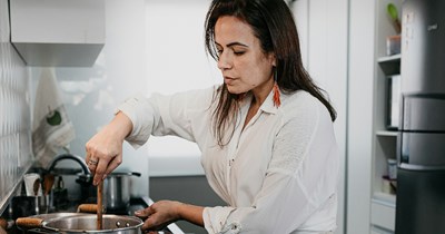 Stay-at-home mom continues  cooking homemade meals every day for a full house to save money despite her picky brother-in-law’s demands for special meals: 'I can’t really afford making main courses that are entirely meat'