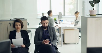 Employer ghosts job candidate for 3 weeks after a successful final-round interview, accuses the candidate of "putting them in a bad position" when they accept another offer