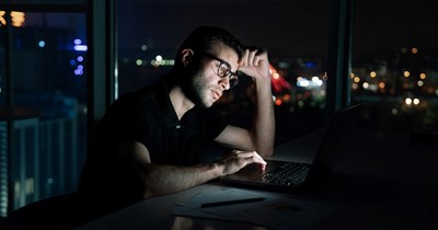 Boss continually calls employee outside of work hours, schedules 30 minute meetings after the workday is over: 'I’ve received calls from him at 1am before'