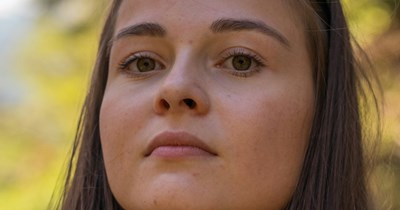 Daughter changes locks and refuses to let Mom move back in after she abandoned her 4 kids for 5 years to live with a boyfriend, and expects to just reclaim her old room