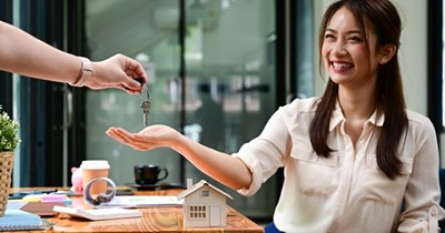 Overbearing landlord adds invasive monthly photo inspection rule, demands images of every room, zooms in to critique minor mess, leaving tenant feeling constantly monitored: ‘It feels like surveillance’