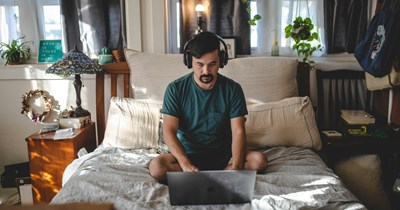 ‘I feel like a stranger in my own home’: Girlfriend’s “few days” favor turned into three weeks of her “fragile” best friend Chloe taking over the living room, and now her boyfriend is being managed out of his own home