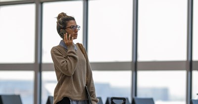 Passenger discovers airline put her luggage on the wrong plane, leading her to scream at the airport agent to turn the plane around: ‘Get my luggage back NOW’