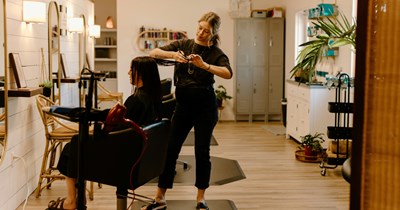 Client books a $120 hair appointment, gets hit with a surprise $500 price change at 10pm the night before, cancels immediately,  and still gets charged a $100 "cancellation fee": 'Now I’m $100 out for something that wasn’t my fault'