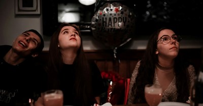 26-year-old birthday girl arrives 80 minutes late to her own dinner, chews out friend for saying she couldn't stay: 'I was irritated because I had skipped lunch'