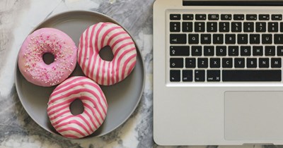 5 employee order desserts to the office every week, enraging their 30 coworkers who they don't share food with: 'Our coworkers constantly glare at us when eating.'
