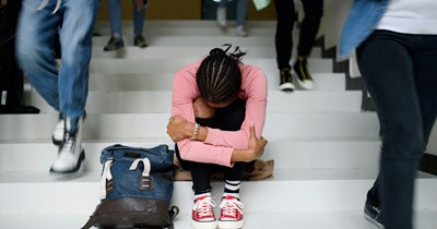 15-year-old student quits exclusive art class forcing the whole program to go under, is blamed for its downfall
